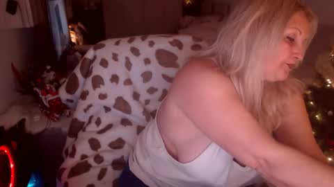 Snapshot of divineblond chatting on January 10, 2026, 12:12 am Alexxa online show from January 10, 2026, 12:12 am