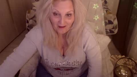 Snapshot of divineblond chatting on March 8, 2026, 11:19 pm Alexxa online show from March 8, 2026, 11:19 pm