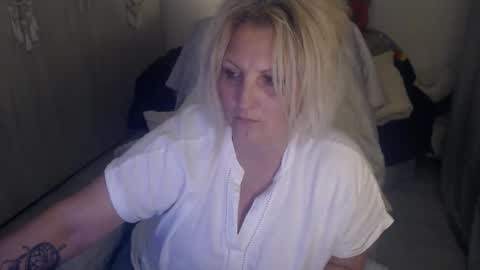 Alexxa online show from April 15, 2026, 7:58 pm