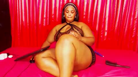 Snapshot of divinebooty93 chatting on May 9, 2026, 12:32 pm divinebooty93 online show from May 9, 2026, 12:32 pm
