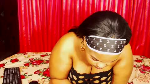 divinebooty93 online show from August 6, 2026, 12:23 am