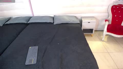 Snapshot of divinelust_ chatting on October 14, 2025, 2:07 pm DivineLust online show from October 14, 2025, 2:07 pm