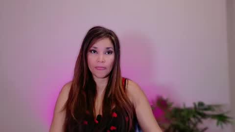 DivineLynn online show from December 5, 2024, 1:06 pm