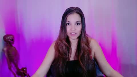 DivineLynn online show from February 3, 2025, 7:00 pm