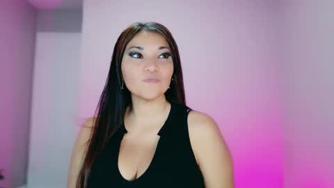 DivineLynn online show from October 31, 2025, 4:52 pm