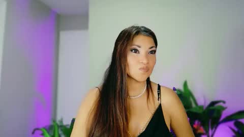 DivineLynn online show from December 14, 2025, 3:28 pm