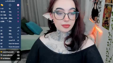 dixipixi_ online show from January 3, 2025, 11:46 am