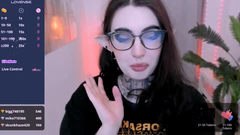 dixipixi_ online show from January 24, 2025, 11:48 am
