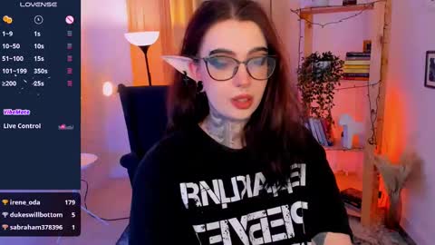 dixipixi_ online show from February 9, 2025, 11:58 am