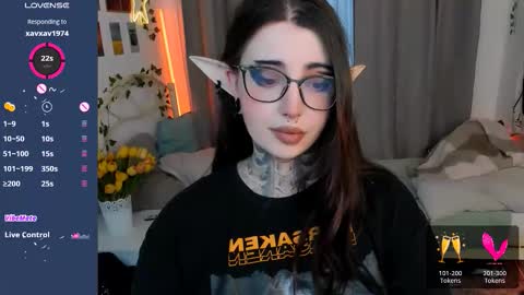 dixipixi_ online show from September 20, 2025, 6:03 am