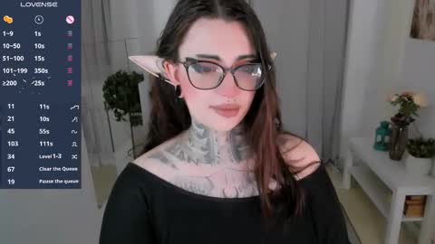 dixipixi_ online show from September 27, 2025, 5:56 am