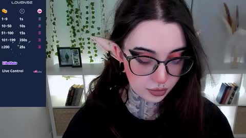 dixipixi_ online show from October 11, 2025, 6:01 am