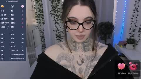 dixipixi_ online show from April 30, 2026, 5:47 am
