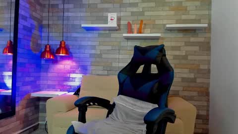 DixyPalmer online show from October 10, 2025, 8:08 pm