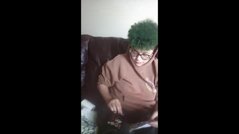 dizzinsweatyy online show from February 3, 2026, 8:03 pm