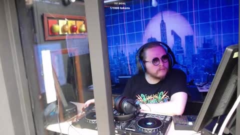 Adrian Arturo online show from January 17, 2025, 5:51 pm