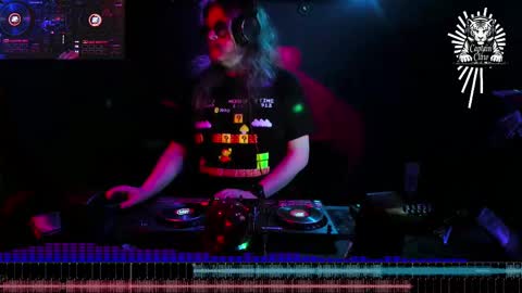 Adrian Arturo online show from February 23, 2025, 2:29 am