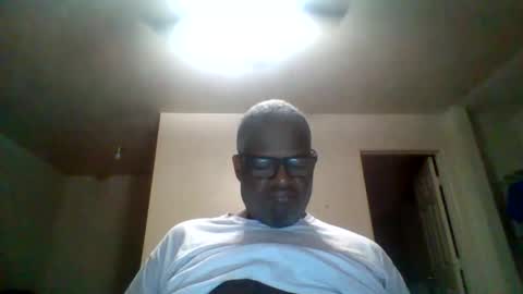 djbignuttsbrownass24 online show from October 3, 2025, 3:36 am