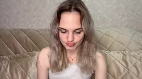 Snapshot of dodierespass chatting on May 29, 2026, 12:25 pm Anna online show from May 29, 2026, 12:25 pm