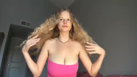 doeeyedpeach online show from May 3, 2026, 10:05 pm