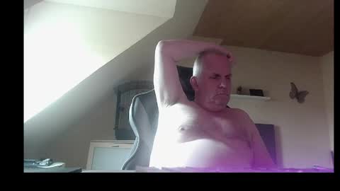 Snapshot of doggy2629 chatting on April 20, 2026, 4:32 pm doggy2629 online show from April 20, 2026, 4:32 pm