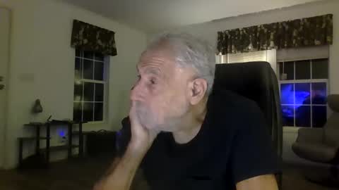 dogluc7 online show from December 7, 2024, 2:31 am