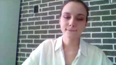 dolcezza_ online show from April 3, 2026, 11:41 am
