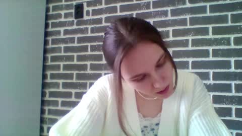 dolcezza_ online show from April 20, 2026, 10:29 am