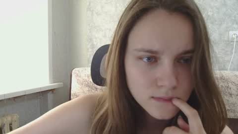 dolcezza_ online show from June 21, 2026, 9:23 am