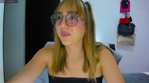 Snapshot of doll_andrea_ chatting on July 4, 2026, 12:06 am ANDREA online show from July 4, 2026, 12:06 am