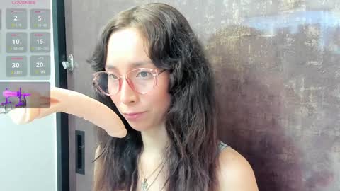 Bella  online show from January 10, 2025, 8:37 pm