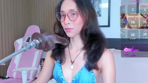 Snapshot of doll_bella_ chatting on October 3, 2025, 8:17 pm Bella  online show from October 3, 2025, 8:17 pm