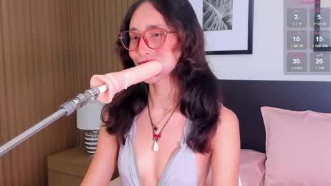 Bella  online show from November 21, 2025, 8:18 pm