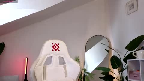 Snapshot of doll_lesli chatting on September 30, 2025, 6:29 am Your doll Lesli online show from September 30, 2025, 6:29 am