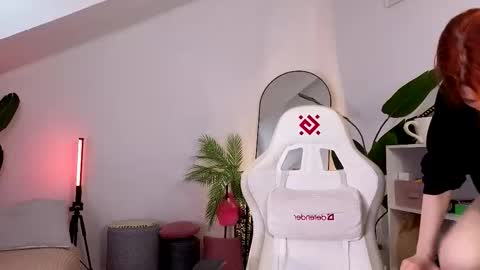 Snapshot of doll_lesli chatting on October 5, 2025, 6:12 am Your doll Lesli online show from October 5, 2025, 6:12 am