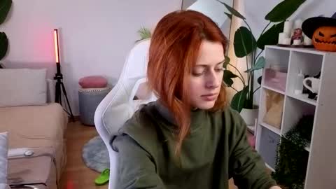 Snapshot of doll_lesli chatting on October 19, 2025, 9:21 am Your doll Lesli online show from October 19, 2025, 9:21 am