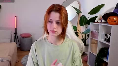 Snapshot of doll_lesli chatting on October 23, 2025, 9:19 am Your doll Lesli online show from October 23, 2025, 9:19 am