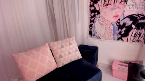 Snapshot of doll_venus chatting on March 17, 2026, 11:52 pm Roxana independent model can you help me reach 100 hands up uwu online show from March 17, 2026, 11:52 pm