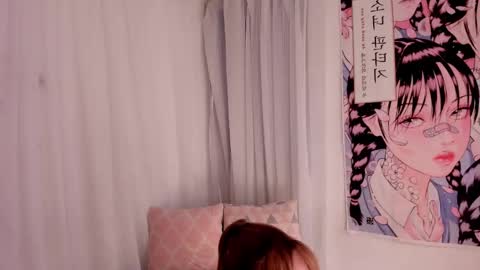 Snapshot of doll_venus chatting on March 19, 2026, 11:31 pm Roxana independent model can you help me reach 100 hands up uwu online show from March 19, 2026, 11:31 pm