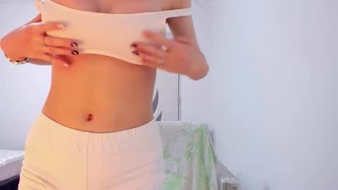 Snapshot of dollcedolly chatting on April 1, 2026, 9:10 am Eva online show from April 1, 2026, 9:10 am