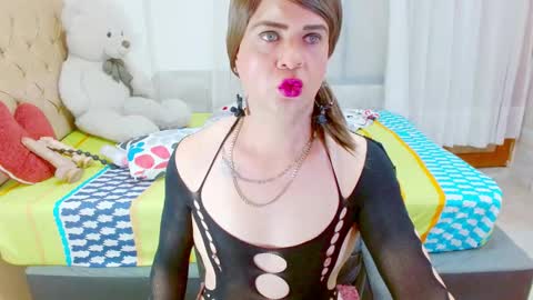 Snapshot of dolldirtyxxx1 chatting on January 8, 2026, 5:10 am ilona online show from January 8, 2026, 5:10 am