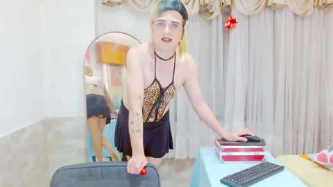 Snapshot of dolldirtyxxx1 chatting on May 9, 2026, 5:23 am ilona online show from May 9, 2026, 5:23 am