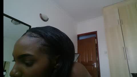 Snapshot of dolldol18 chatting on February 27, 2025, 11:20 am Doll online show from February 27, 2025, 11:20 am