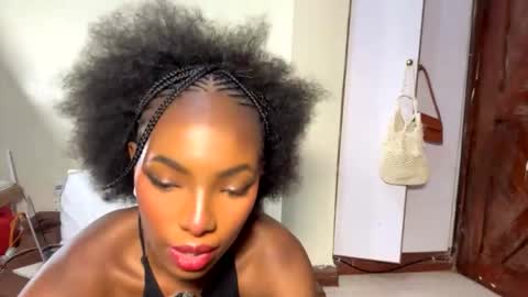 Snapshot of dolldol18 chatting on October 25, 2025, 2:13 pm Doll online show from October 25, 2025, 2:13 pm