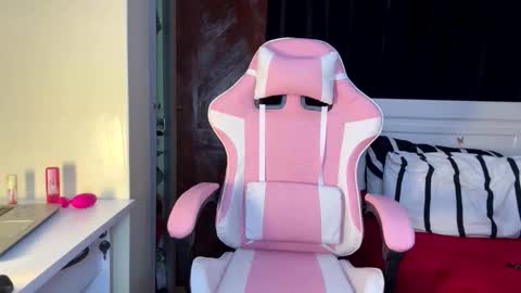 Snapshot of dolldol18 chatting on February 25, 2026, 9:13 pm Doll online show from February 25, 2026, 9:13 pm