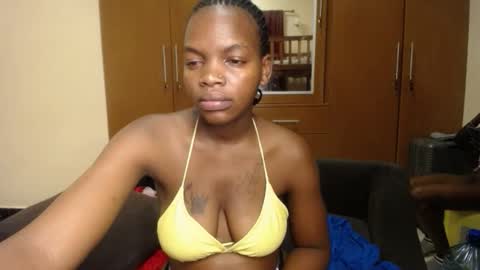 Snapshot of dollface_bella chatting on October 16, 2025, 8:54 pm Bella online show from October 16, 2025, 8:54 pm