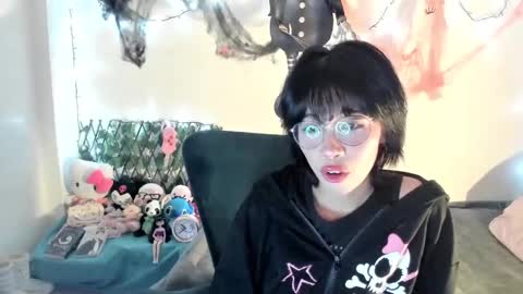 mina online show from October 14, 2025, 2:12 am