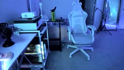 DOLLLFACE online show from March 21, 2026, 4:17 am