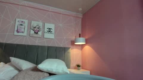 Snapshot of dolly_zoe chatting on January 18, 2025, 5:10 am Call me Zoe online show from January 18, 2025, 5:10 am