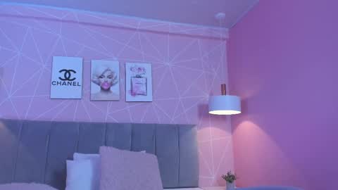 Snapshot of dolly_zoe chatting on February 17, 2025, 4:20 am Call me Zoe online show from February 17, 2025, 4:20 am